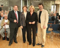 BEK-Chefin Birgit Fischer (2, von links) sprach sich im Haus Witten gegen die Kopfpauschale aus. Eingeladen hatten die SPD-Bundestagsabgeordneten Christel Humme und RenÃ© RÃ¶spel (rechts), Thomas Stotko (links) moderierte die lebhafte Diskussion