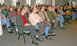 Prof. Lauterbach (vorn) sprach in Schwelm