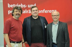 Der für die Region Hagen und Ennepe-Ruhr-Kreis zuständige NGG-Jugendsekretär Marcel Obermeier (Mitte) traf sich mit den örtlichen Abgeordneten René Röspel und Ralf Kapschack auf der Konferenz der SPD-Bundestagsfraktion in Berlin.